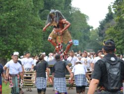 Parade Budaya Sambut Hari Raya Nyepi di Pura Widya Dharma Cibubur.