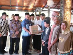 Kemenag dan Baznas Brebes Bagikan Ribuan Paket Sembako