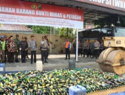 Polres Brebes Musnahkan 3.842 Botol Miras Dan Puluhan Ribu Petasan Hasil Operasi Pekat