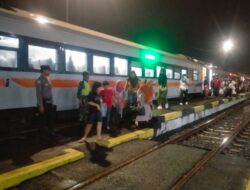 Polsek Arjawinangun amankan pemudik yang menggunakan jasa KAI yang turun di stasiun Arjawinangun