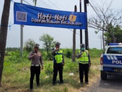 Polisi Pasang Imbauan Aman Mudik di Sepanjang Jalur Pantura Situbondo