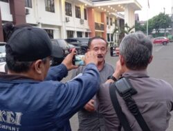 Warga Gruduk Pengadilan Negeri Cibinong Beri Dukungan Kasus Adang Jumadi