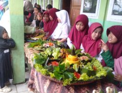 Dewan Guru SD Negeri Pasir Walang Beserta Orang tua Murid Melaksanakan Kegiatan Mieling Basa Indung Internasional Di Tahun 2025.