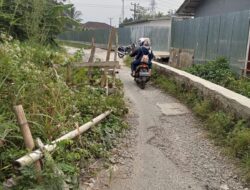 Jalan Kabupaten Rusak Akibat Longsor Sudah Lebih dari Satu Tahun Masih Belum ada Perbaikan