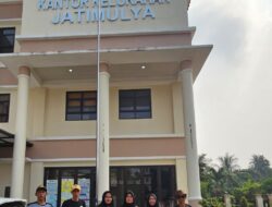 Sambut Hari Kemerdekaan RI Ke 80 Linmas Kelurahan Jatimulya Cilodong Kota Depok Mengadakan Kegiatan Bersih Bersih Lingkungan.