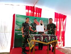 Penyerahan Kendaraan Bus Operasional Bantuan Panglima TNI Kepada Kodim 0622 / Kabupaten Sukabumi Bersama Anggota DPR RI Komisi I Hj. Dr Desy Ratnasari