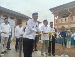 Peresmian dan Penanda Tanganan Prasasti Serta Gunting Pita Smart Education Center Gedung Makkah Ponpes Assalam Warungkiara