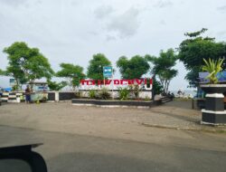 Pantai Teluk Penyu Masih Sepi Pengunjung Jelang Libur Nataru