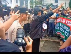 Ratusan Angkot Mengepung Balai Kota! Supir Menyuarakan Keadilan Buat Mereka.