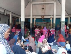 Pemkab Cilacap Salurkan Bansos CPP dan Minyak Goreng Tahap 1 di Desa Panimbang, 821 KPM Merasa Senang